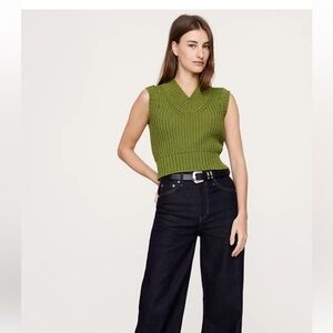 Banan Republic Cotton V-Neck Cropped Sweater Vest
Medium in Cedar Olive Green